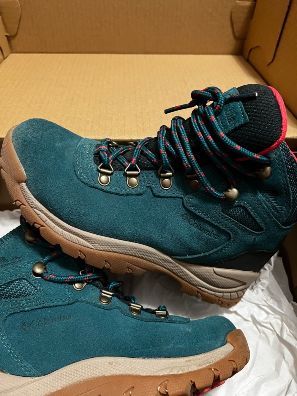 Columbia Teal Suede Outdoor Boots with Red Accent